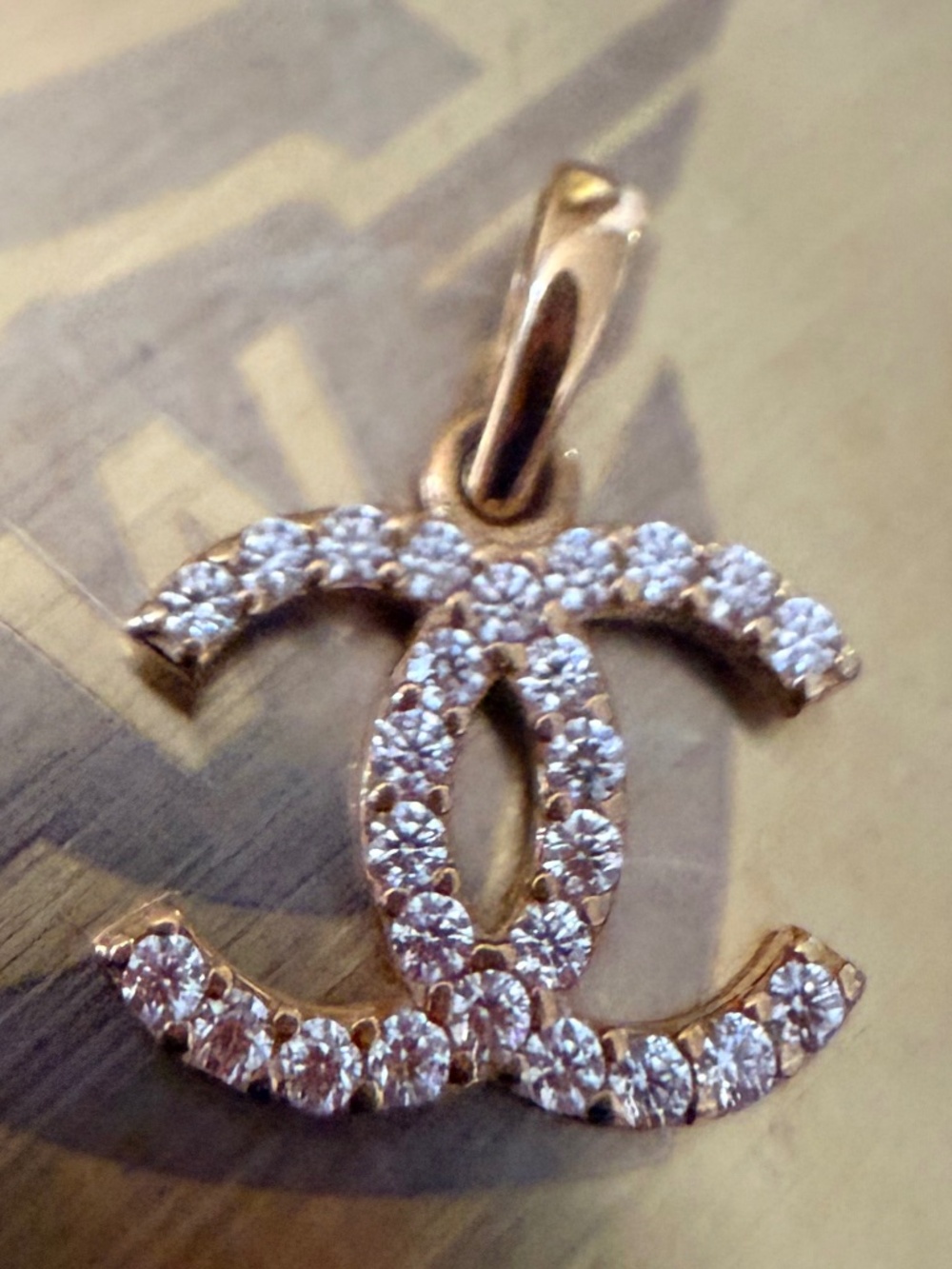 Beautiful pendant in 18k realGold
